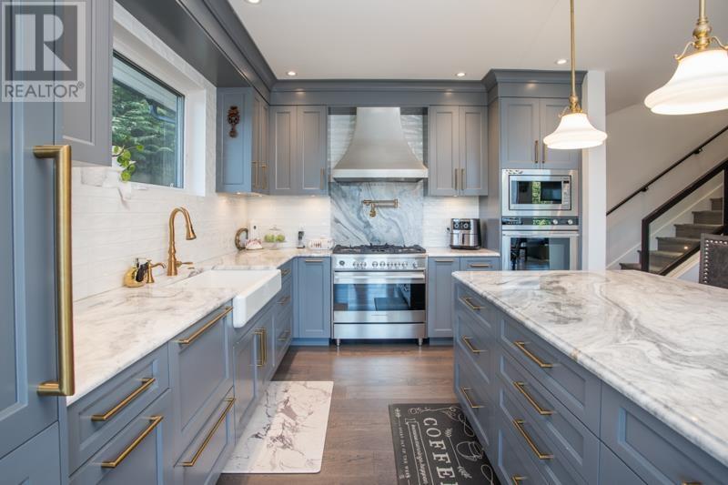1812 CARDINAL CRESCENT, North Vancouver