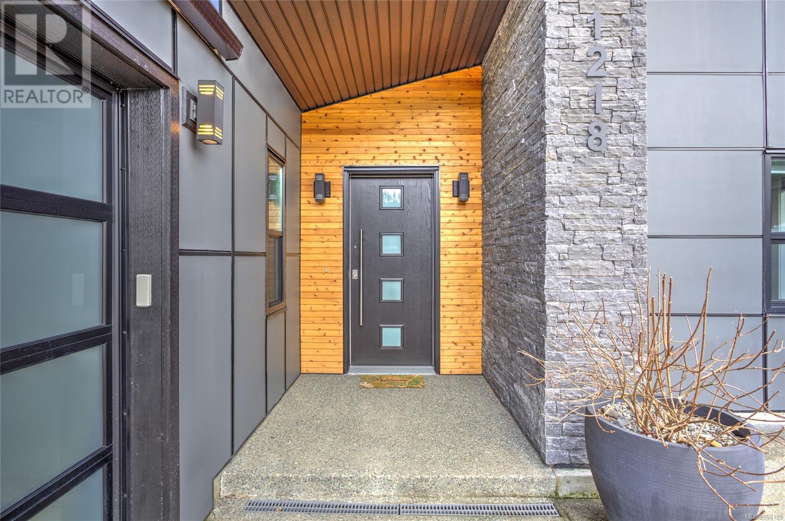 1218 Viewtop Rd, Duncan
