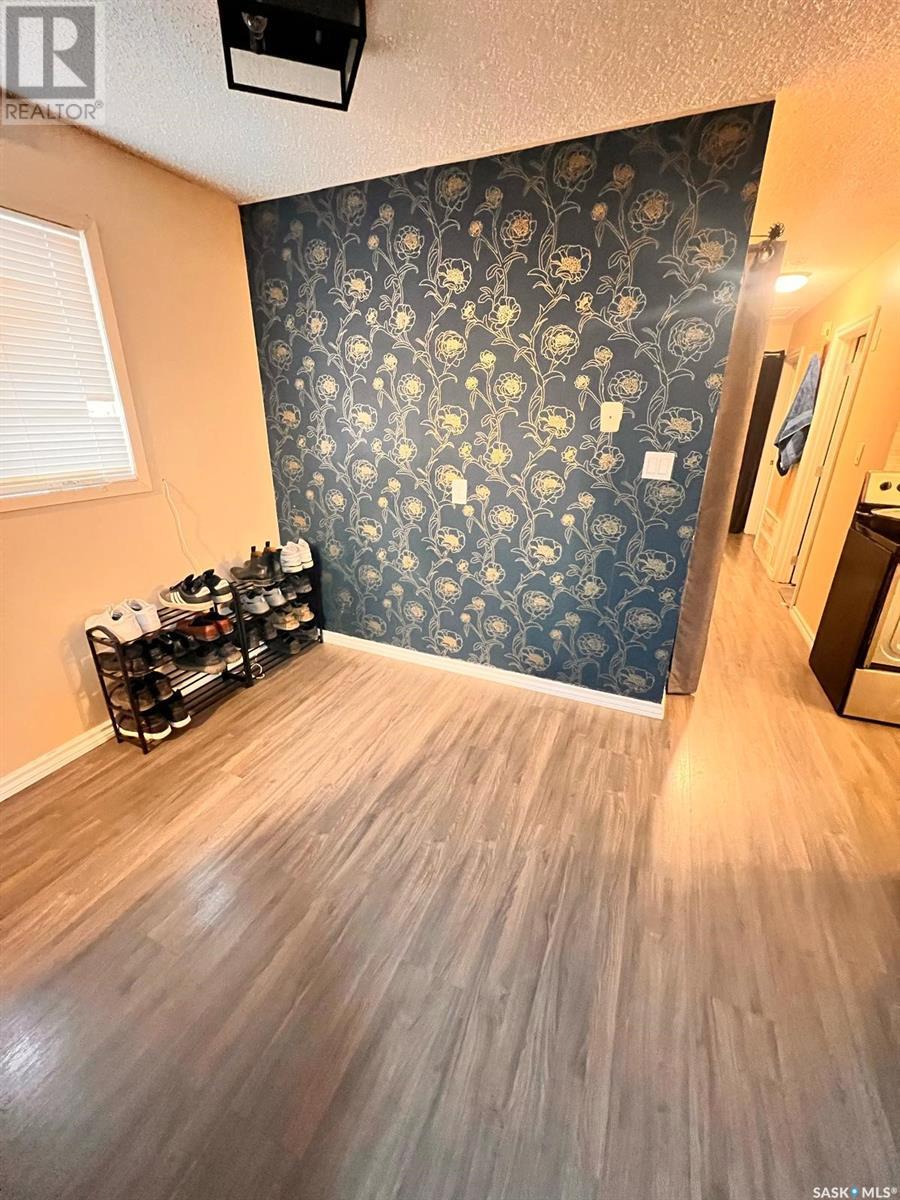 Photo 3 of 434 Halifax Street, Regina SK