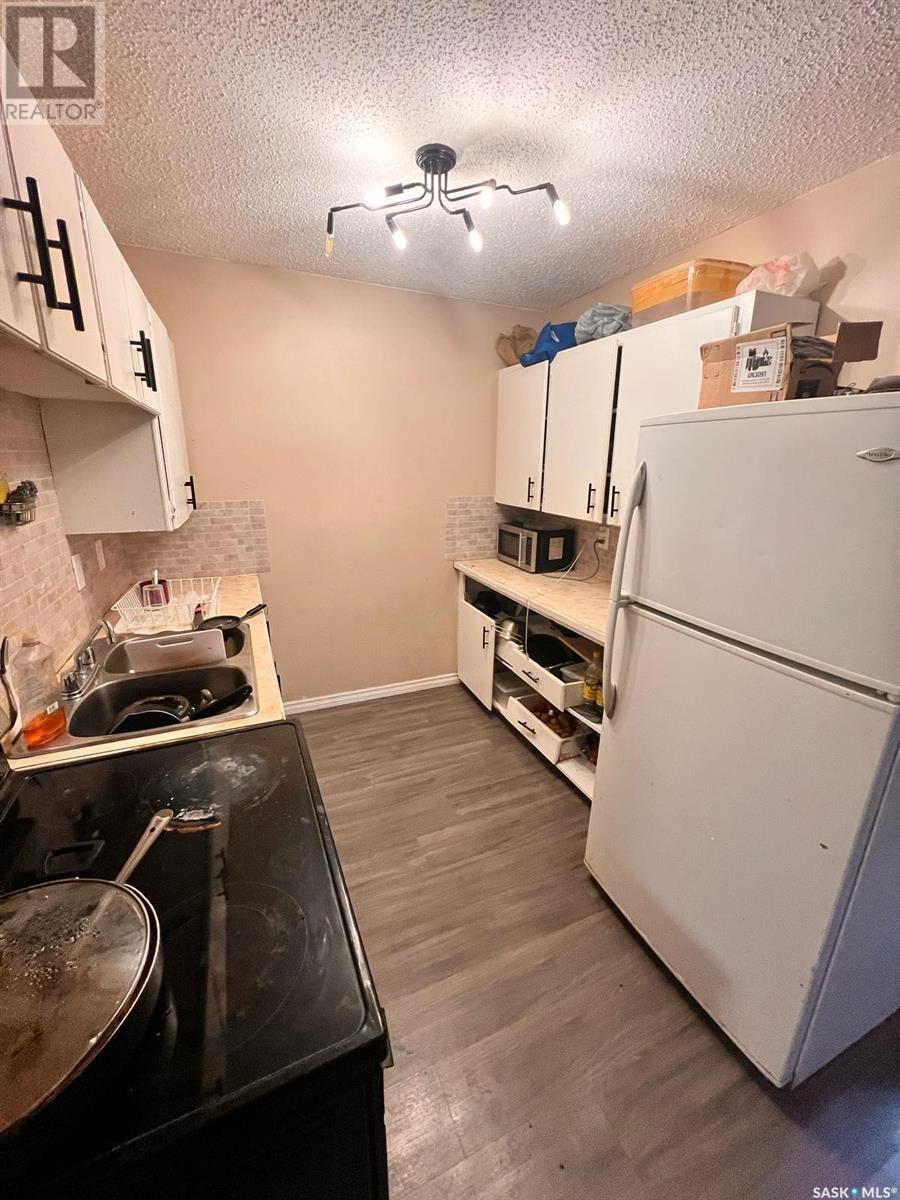 Photo 4 of 434 Halifax Street, Regina SK