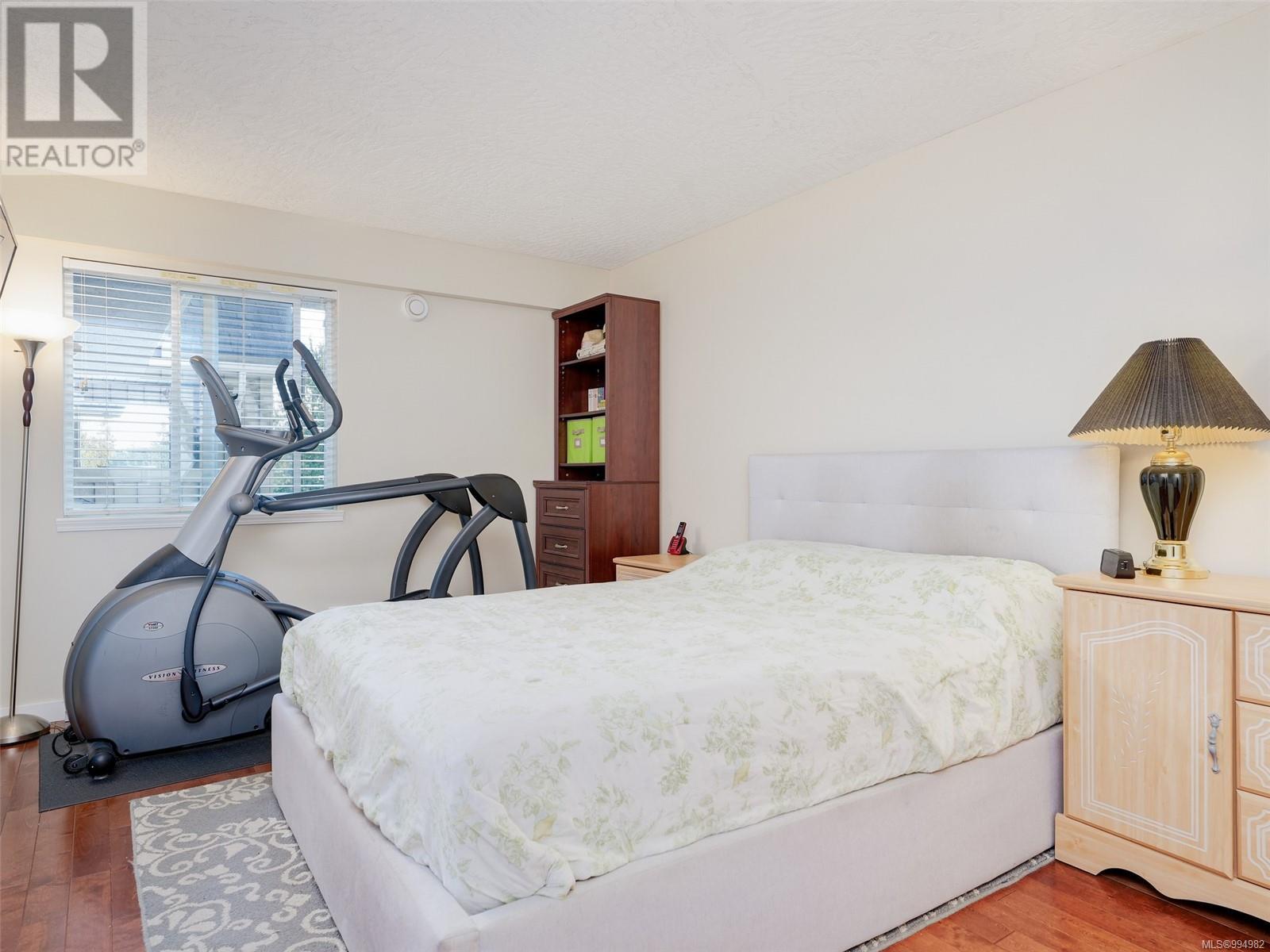 206 7143 West Saanich Road, Central Saanich