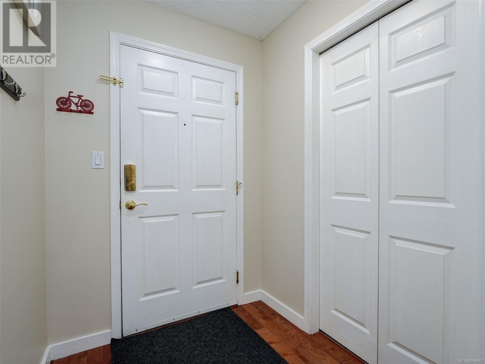206 7143 West Saanich Road, Central Saanich