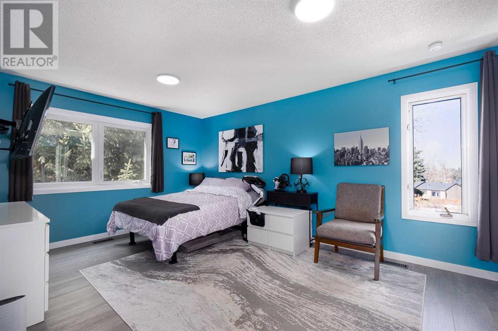 Single Family House for Sale in    Street SW Oakridge Calgary 