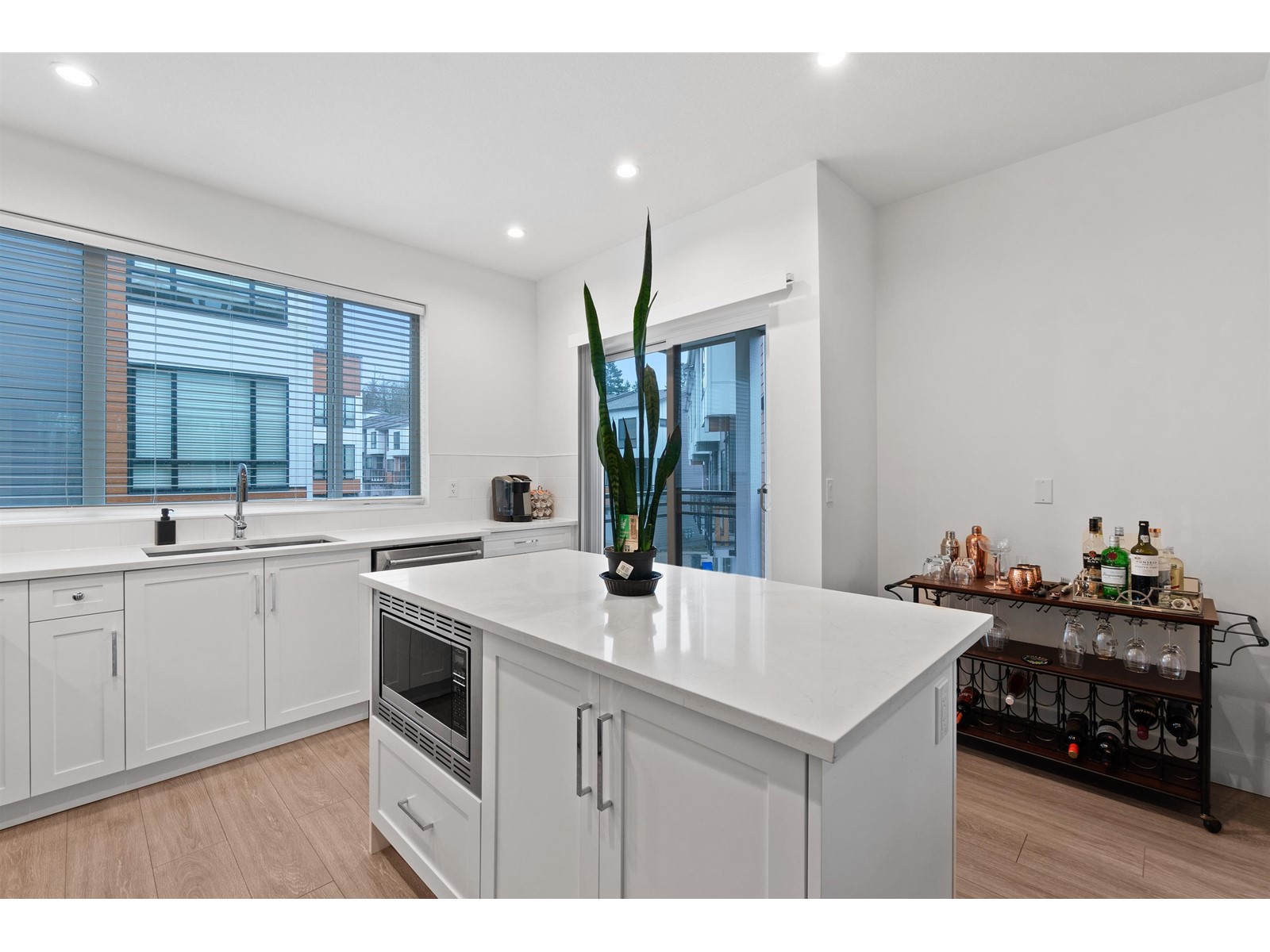 15 16433 19 AVENUE, White Rock
