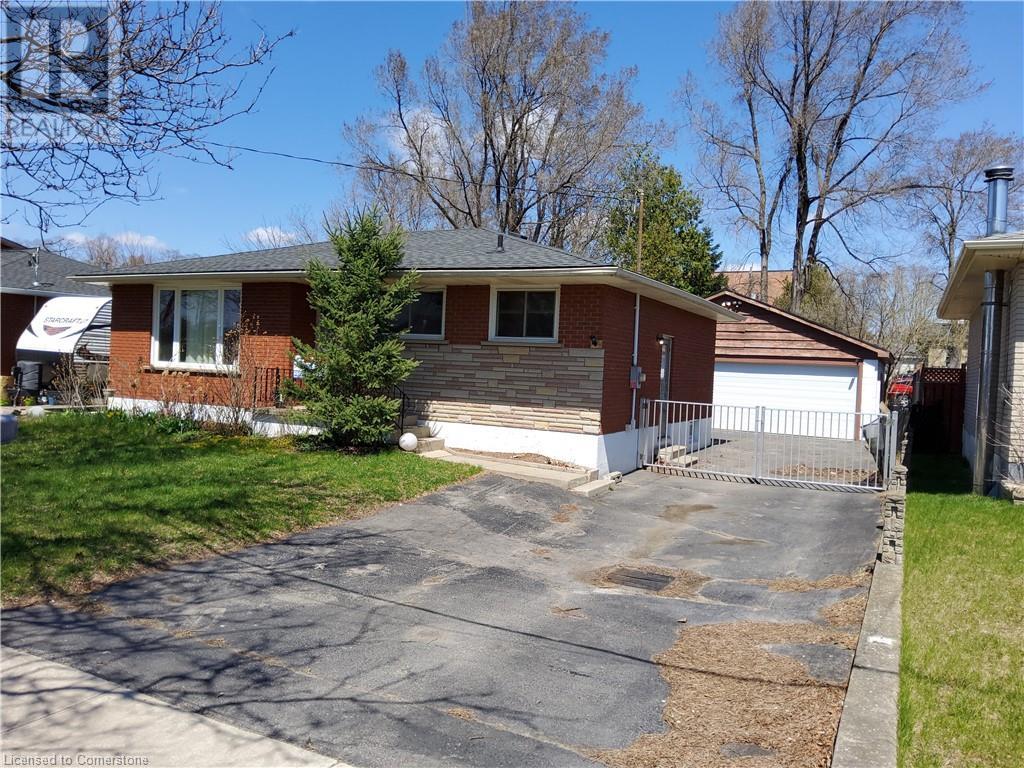 Photo 2 of 7 Usher Street, Brantford ON