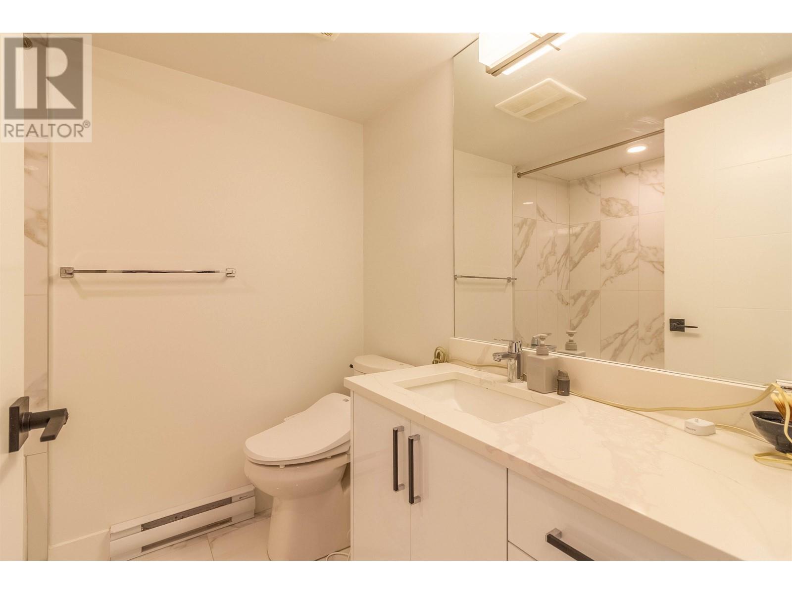 Photo 12 of 16 6288 Beresford Street, Burnaby BC