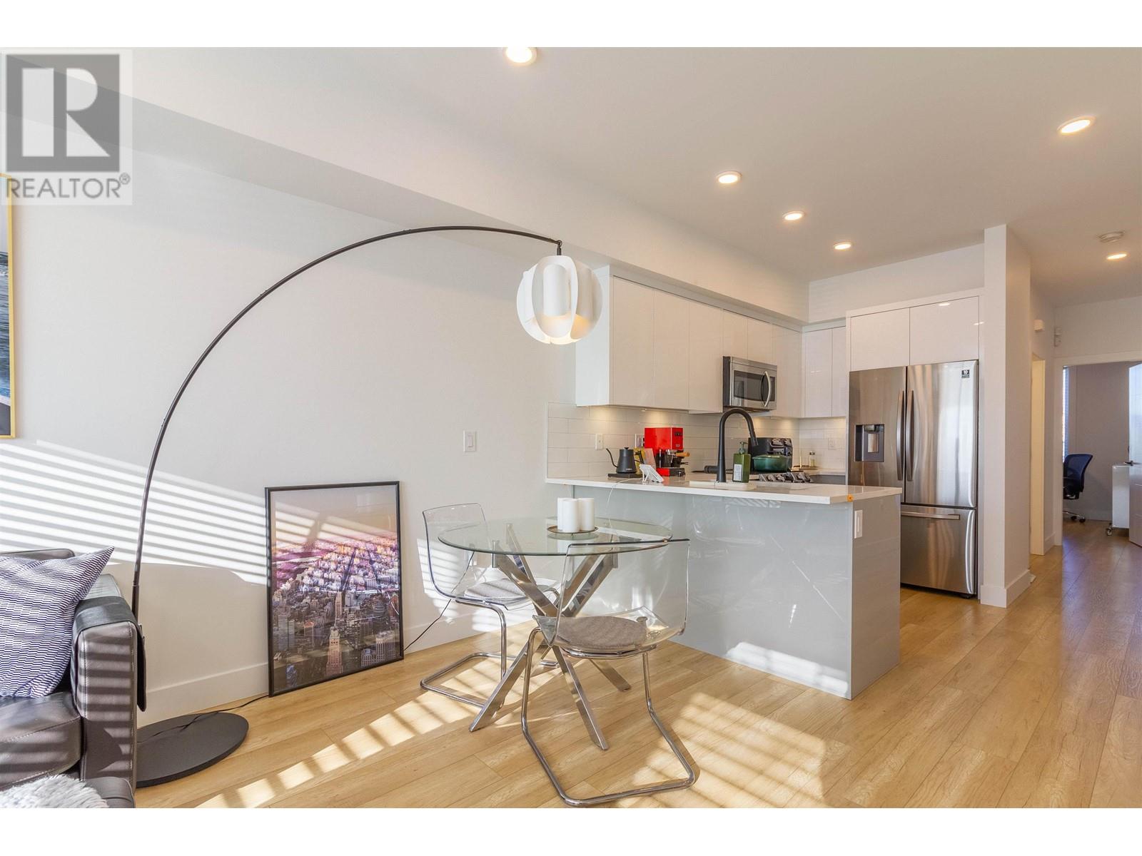 Photo 7 of 16 6288 Beresford Street, Burnaby BC