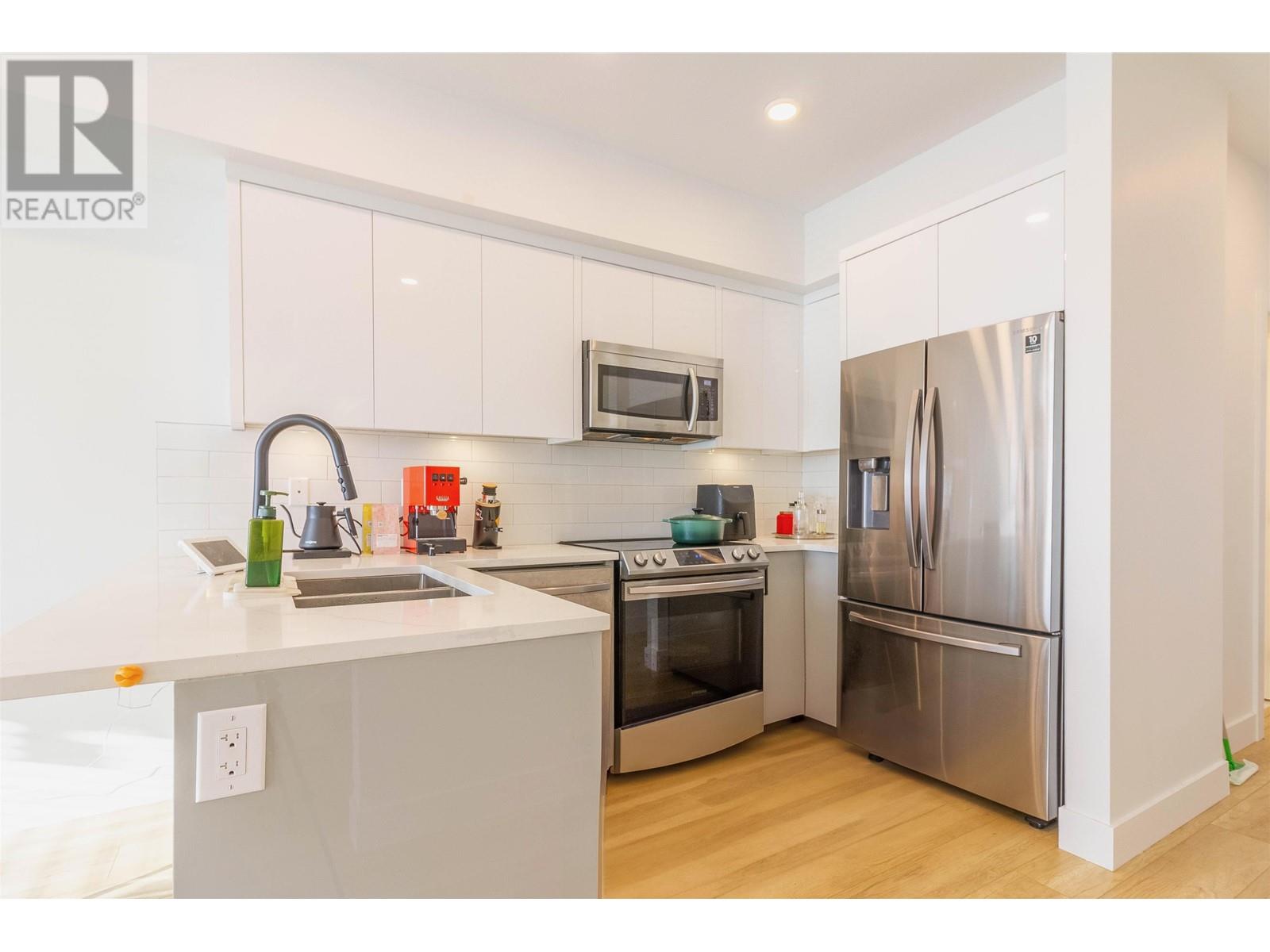 Photo 9 of 16 6288 Beresford Street, Burnaby BC
