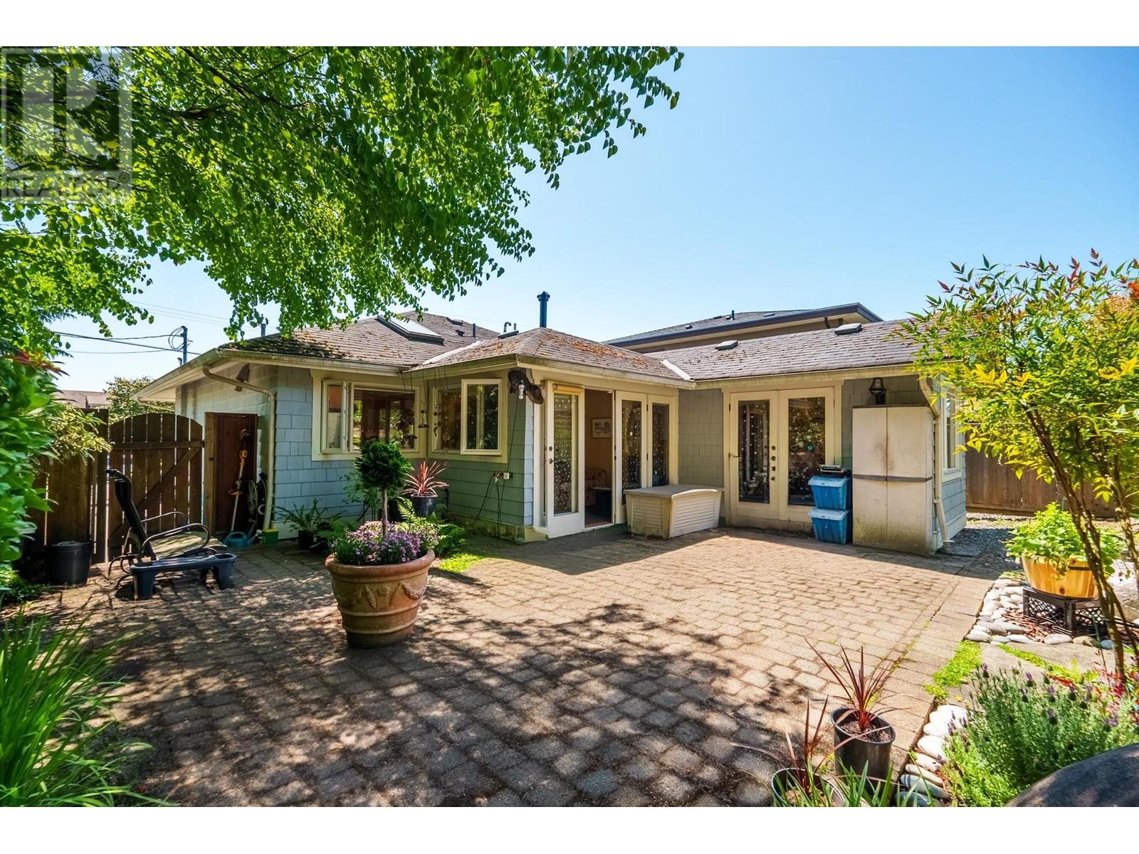 628 E 7TH STREET, North Vancouver