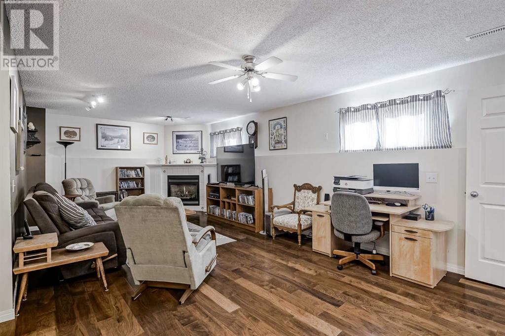 Single Family House Bi-level for Sale in  Saddlehorn Drive NE Saddle Ridge Calgary 