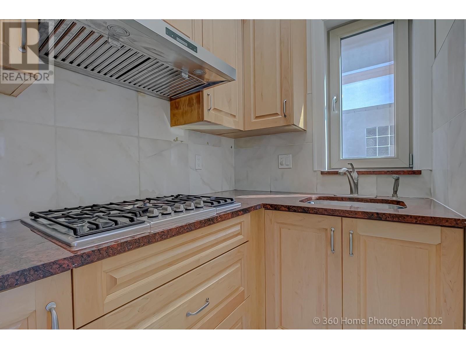 Photo 20 of 28 W 47th Avenue, Vancouver BC
