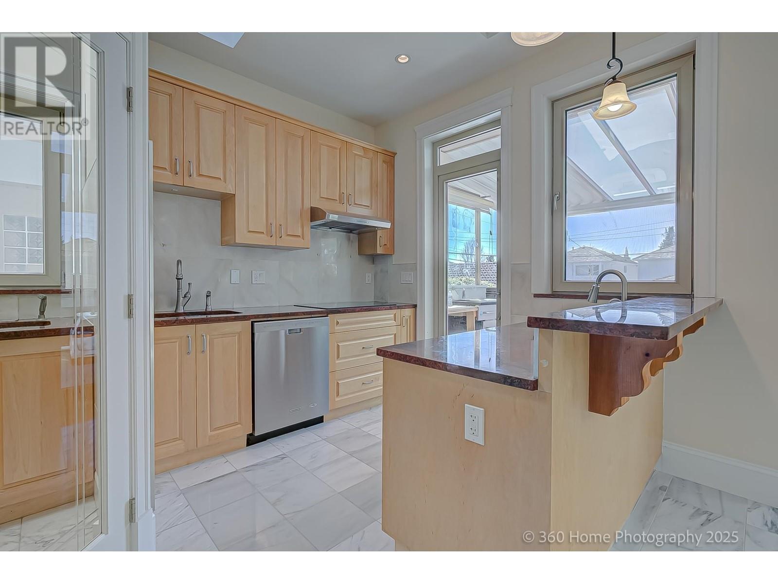 Photo 18 of 28 W 47th Avenue, Vancouver BC