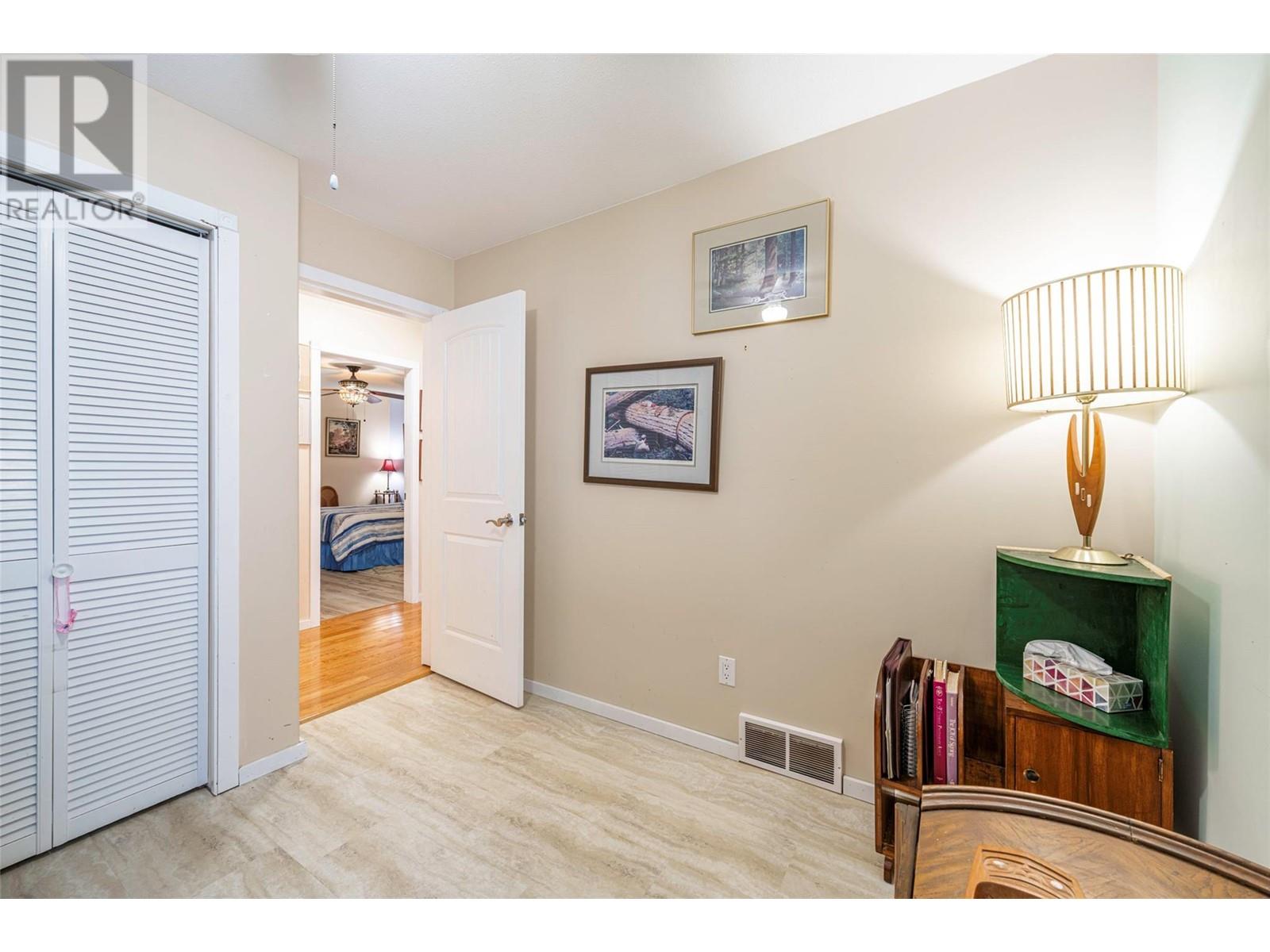 2104 Country Woods Road, Sorrento