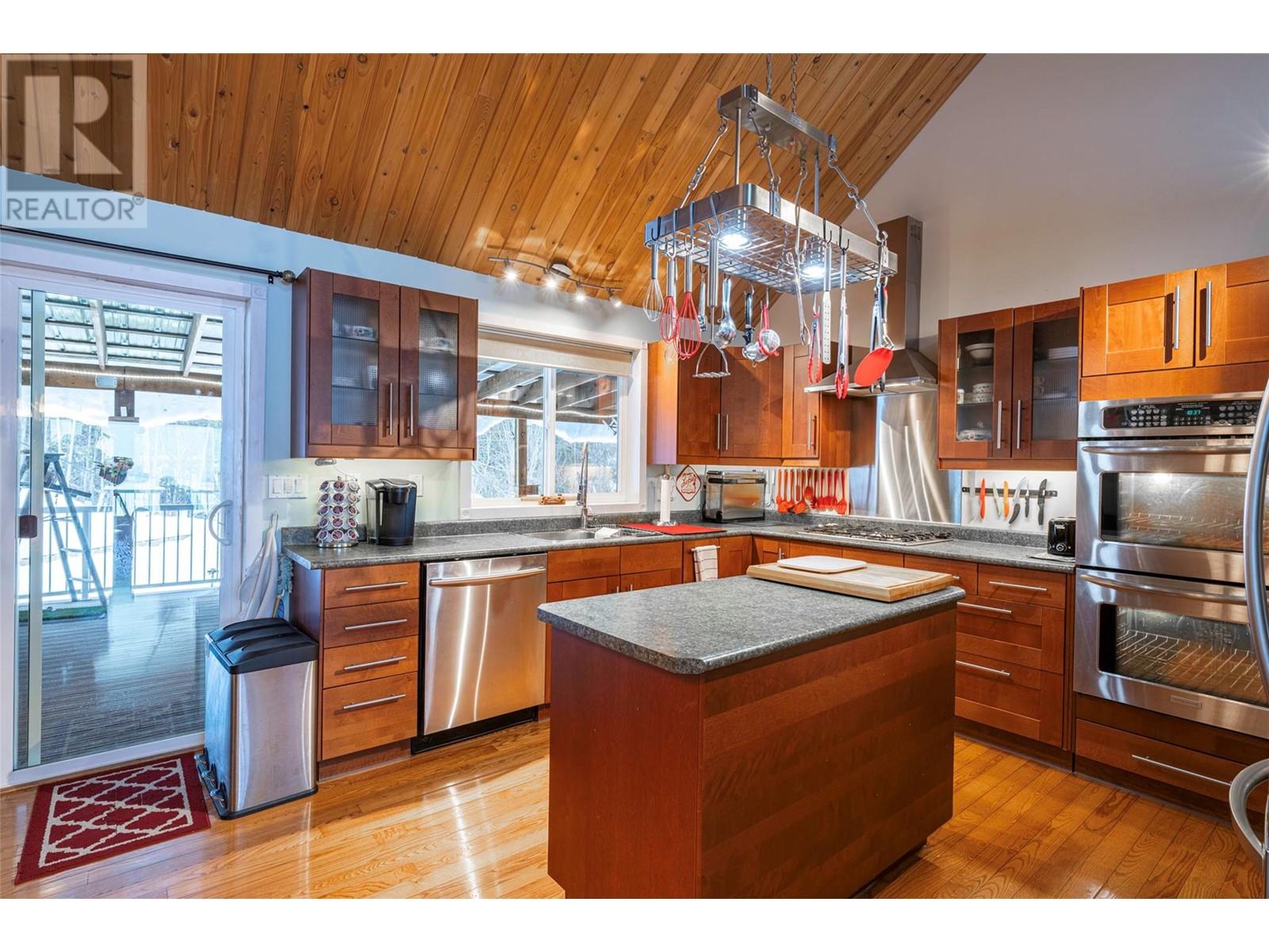2104 Country Woods Road, Sorrento