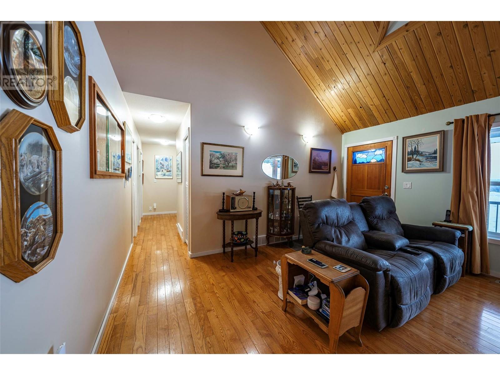 2104 Country Woods Road, Sorrento