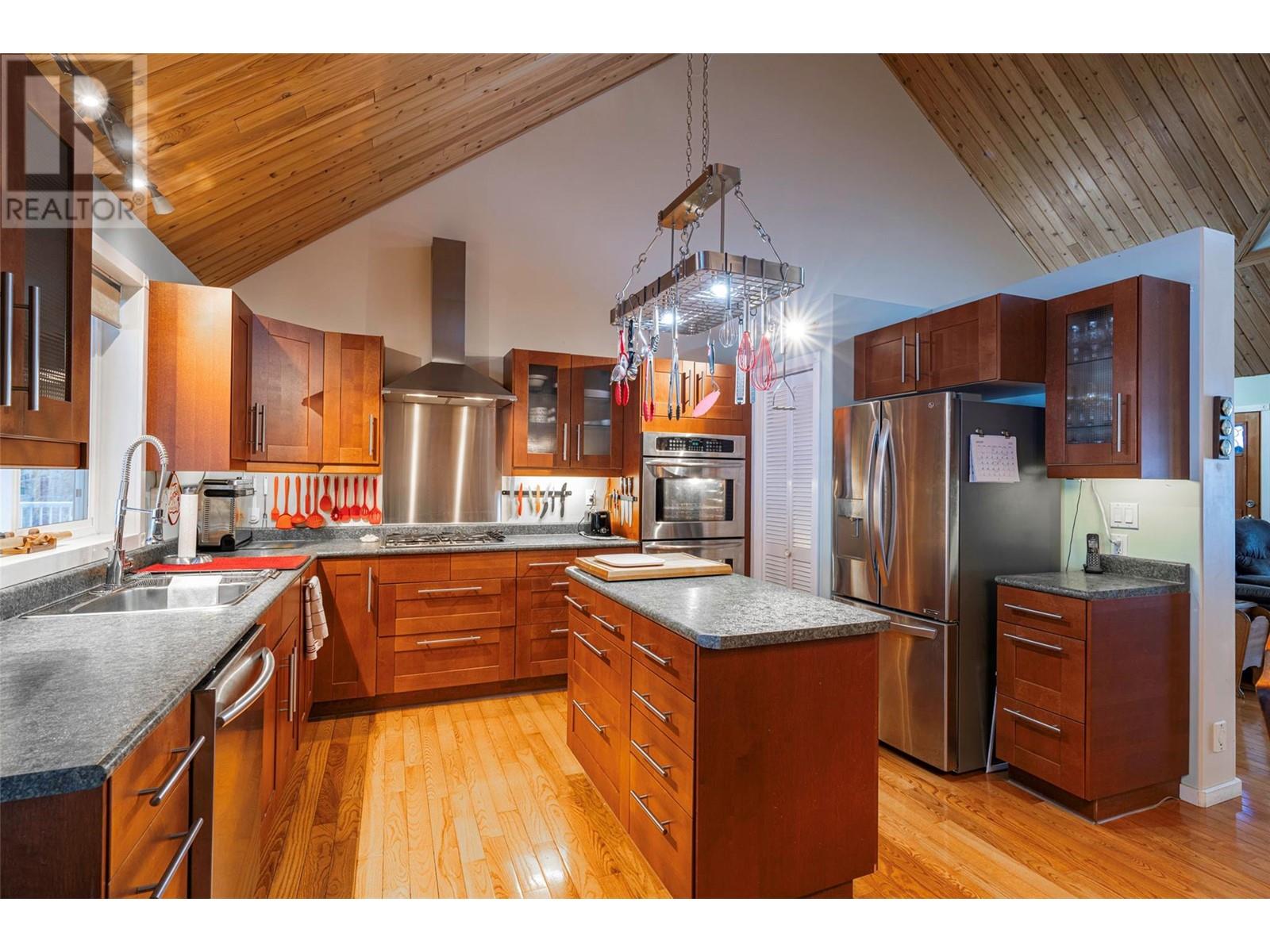 2104 Country Woods Road, Sorrento