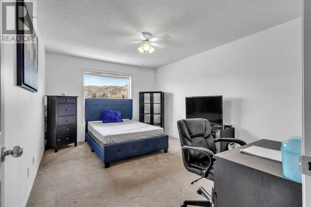 128 Centre Avenue, Cochrane