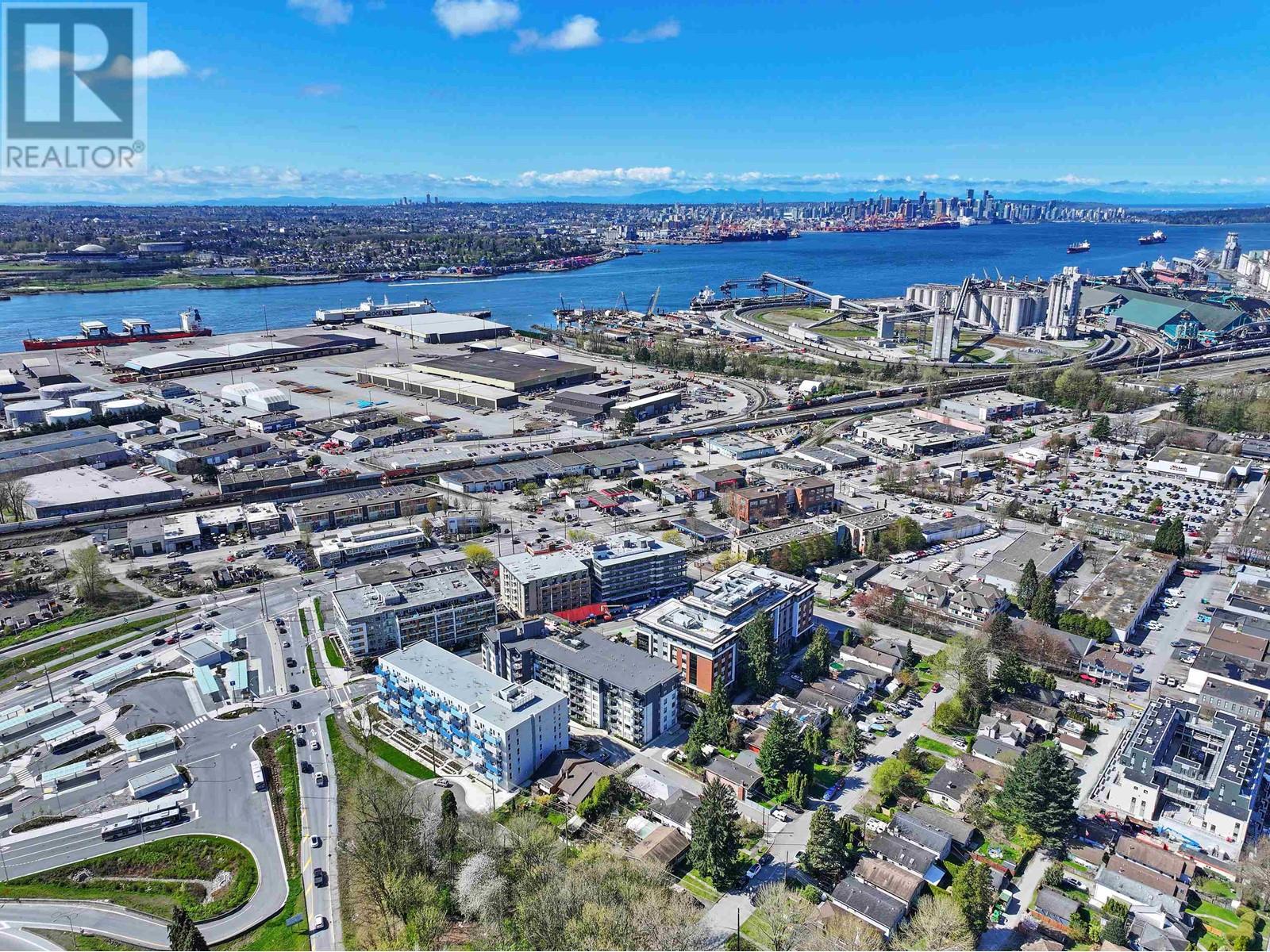 1583 BOND STREET, North Vancouver