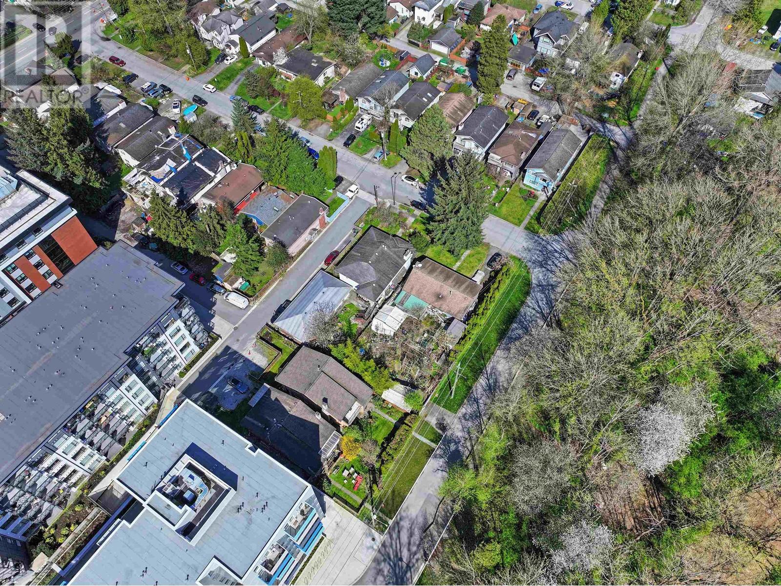 1583 BOND STREET, North Vancouver