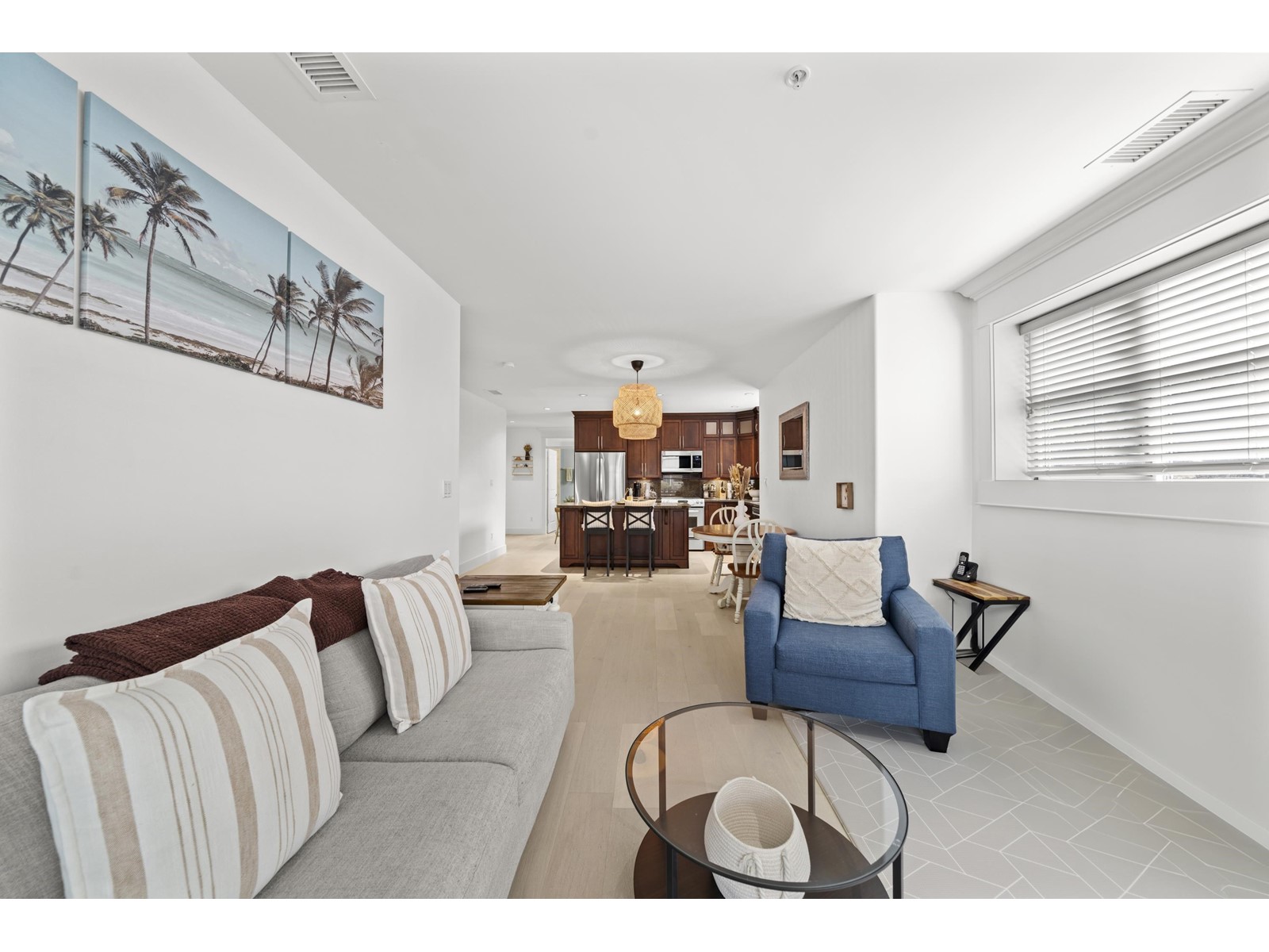 102 15164 PROSPECT AVENUE, White Rock