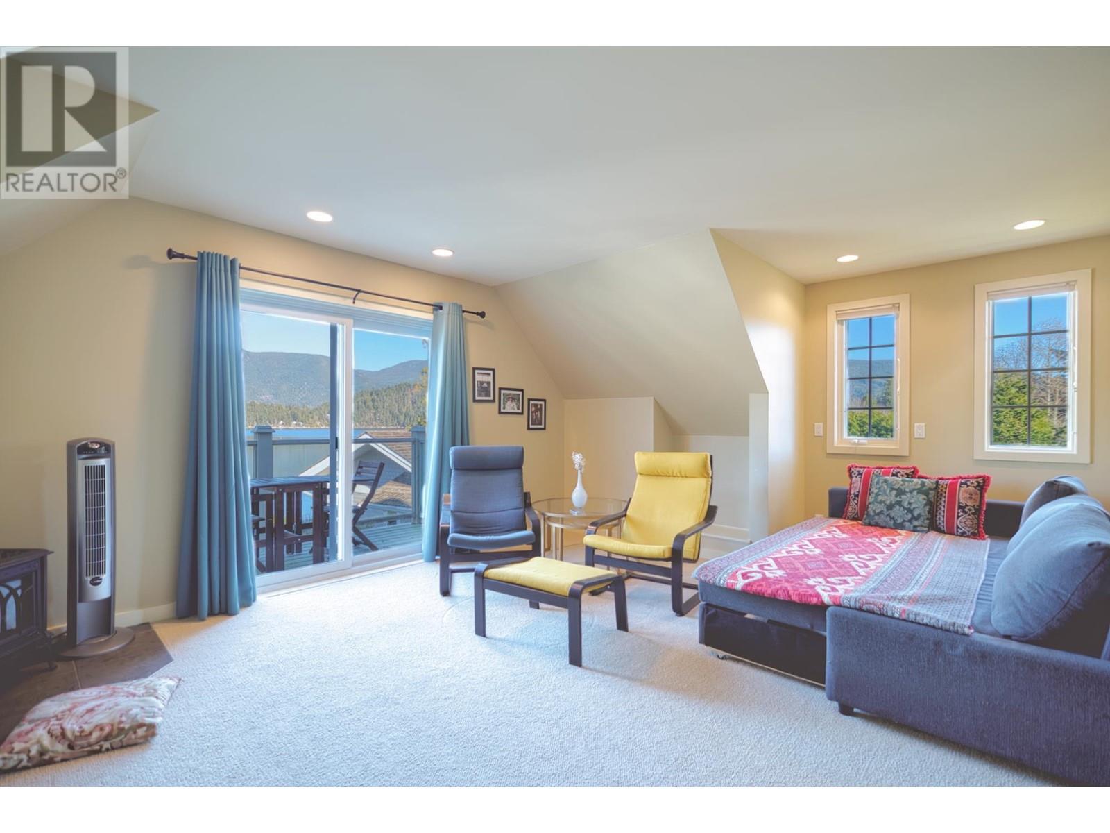 6560 N GALE AVENUE, Sechelt