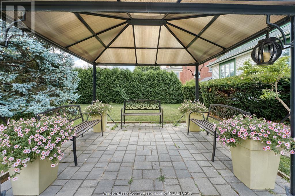 Photo 9 of 122 Talbot Street South, Essex ON