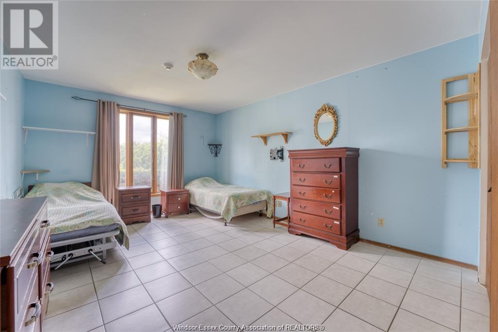 Photo 12 of 122 Talbot Street South, Essex ON