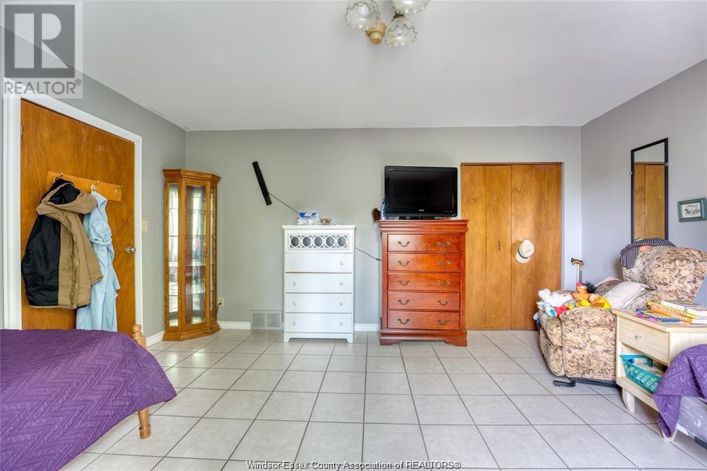 Photo 17 of 122 Talbot Street South, Essex ON