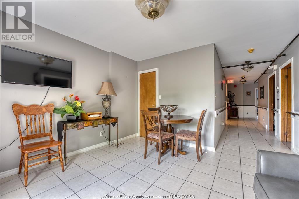 Photo 18 of 122 Talbot Street South, Essex ON