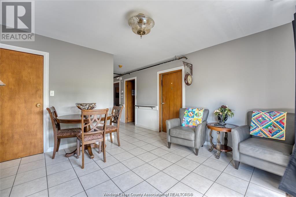 Photo 19 of 122 Talbot Street South, Essex ON