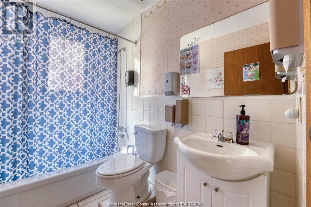 Photo 11 of 122 Talbot Street South, Essex ON