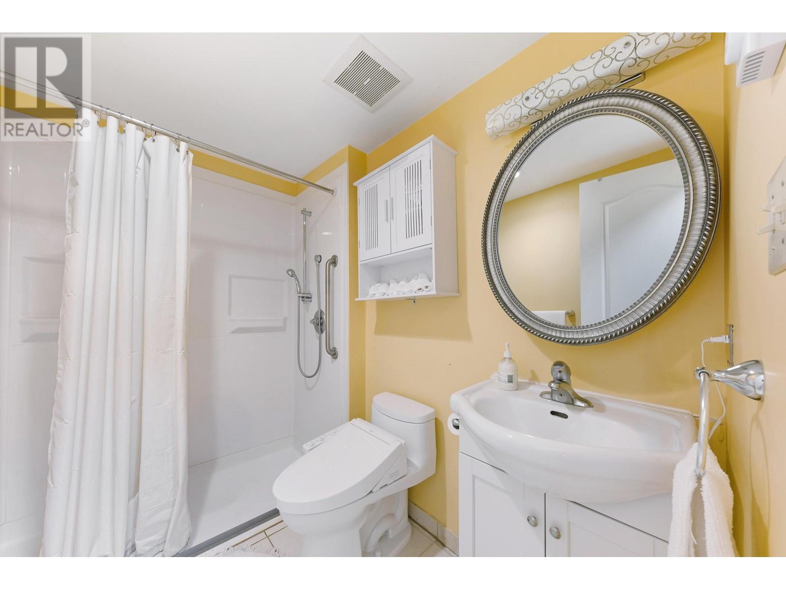 137 W WOODSTOCK AVENUE, Vancouver