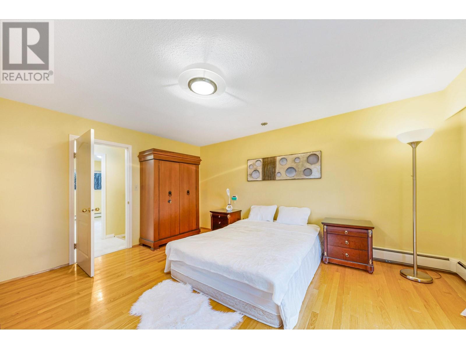 137 W WOODSTOCK AVENUE, Vancouver