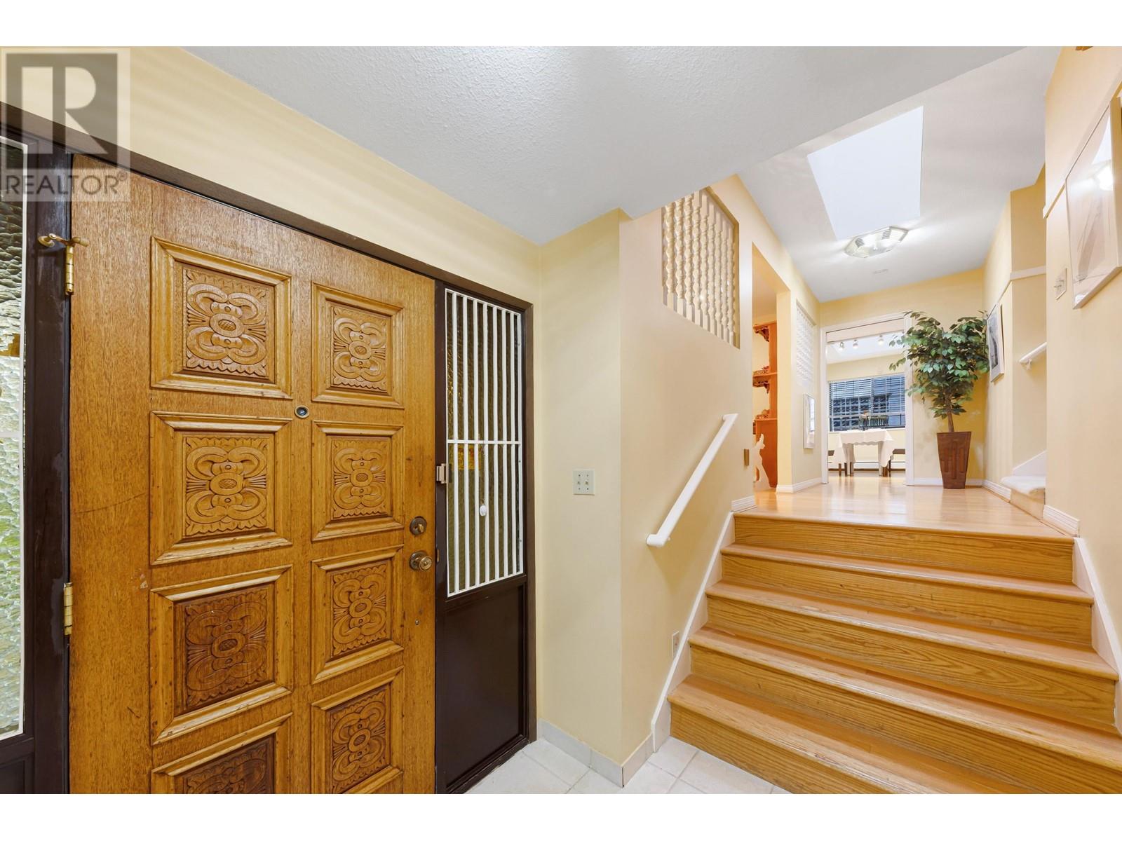 137 W WOODSTOCK AVENUE, Vancouver