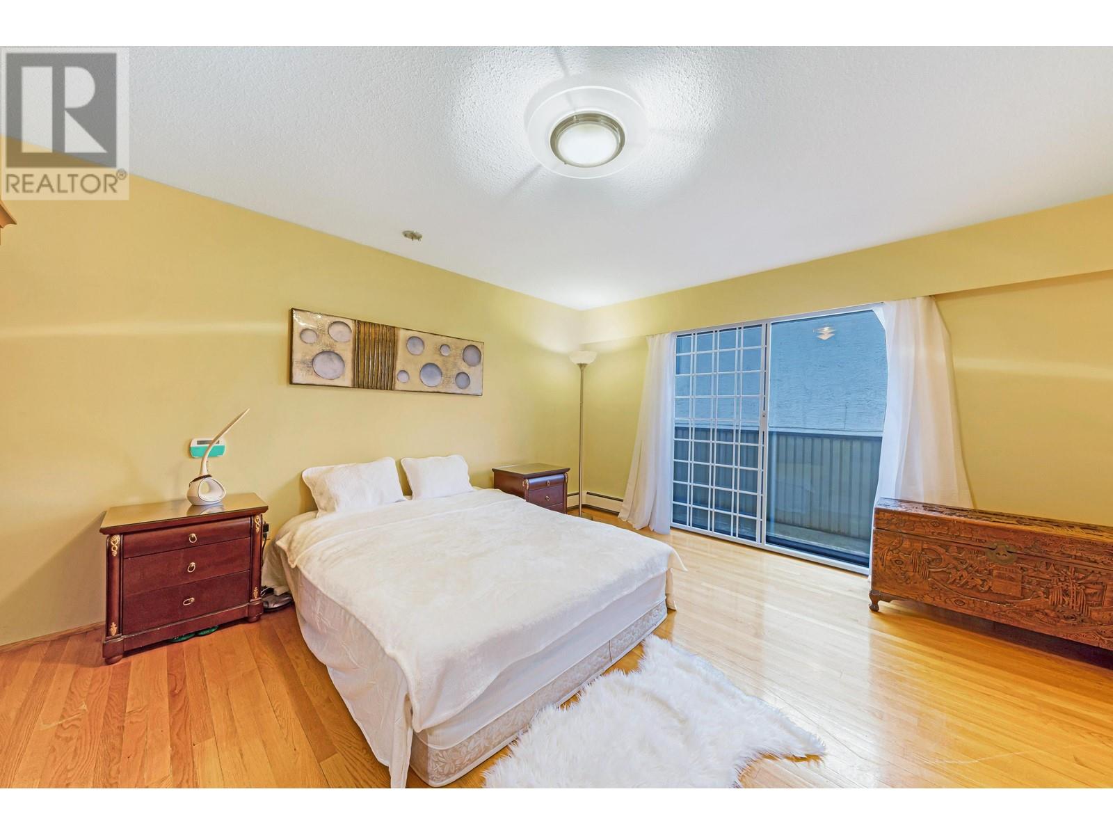 137 W WOODSTOCK AVENUE, Vancouver