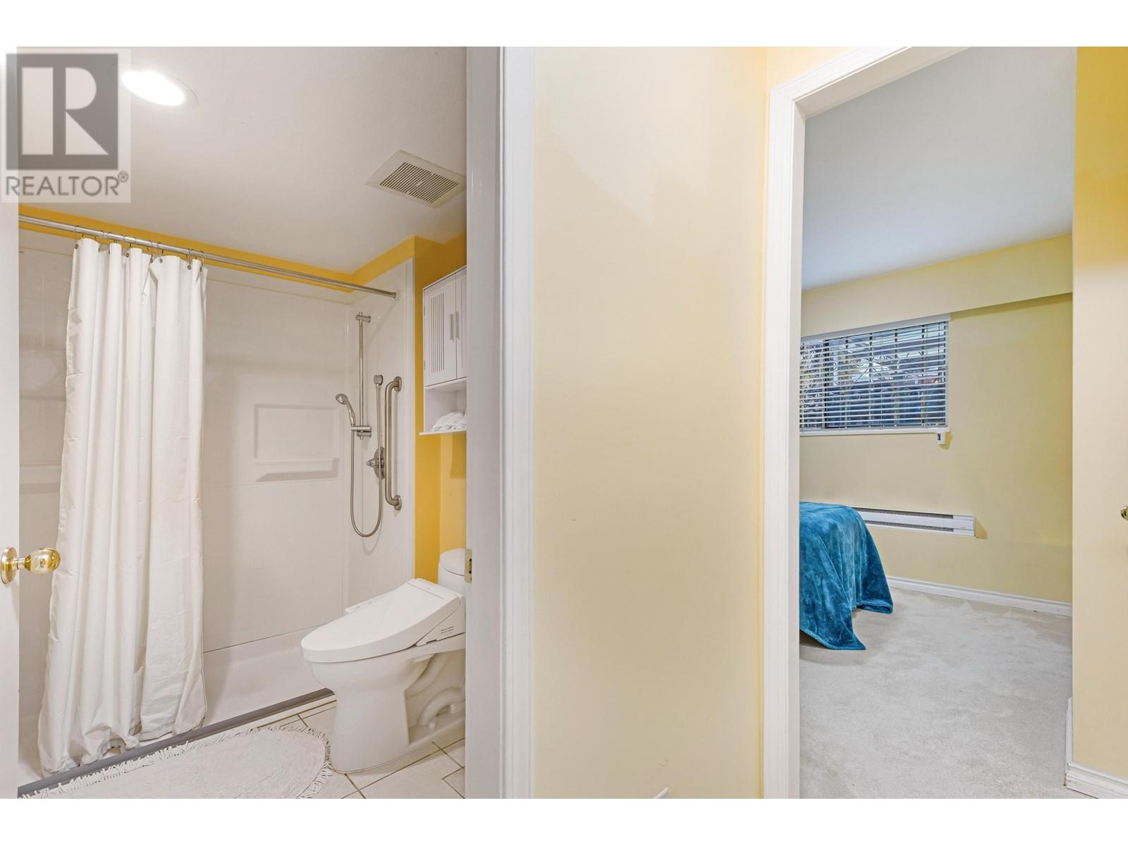 137 W WOODSTOCK AVENUE, Vancouver