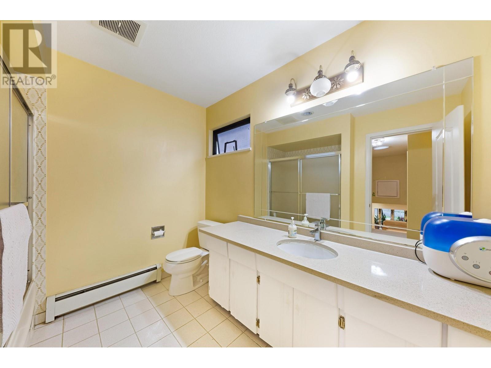137 W WOODSTOCK AVENUE, Vancouver