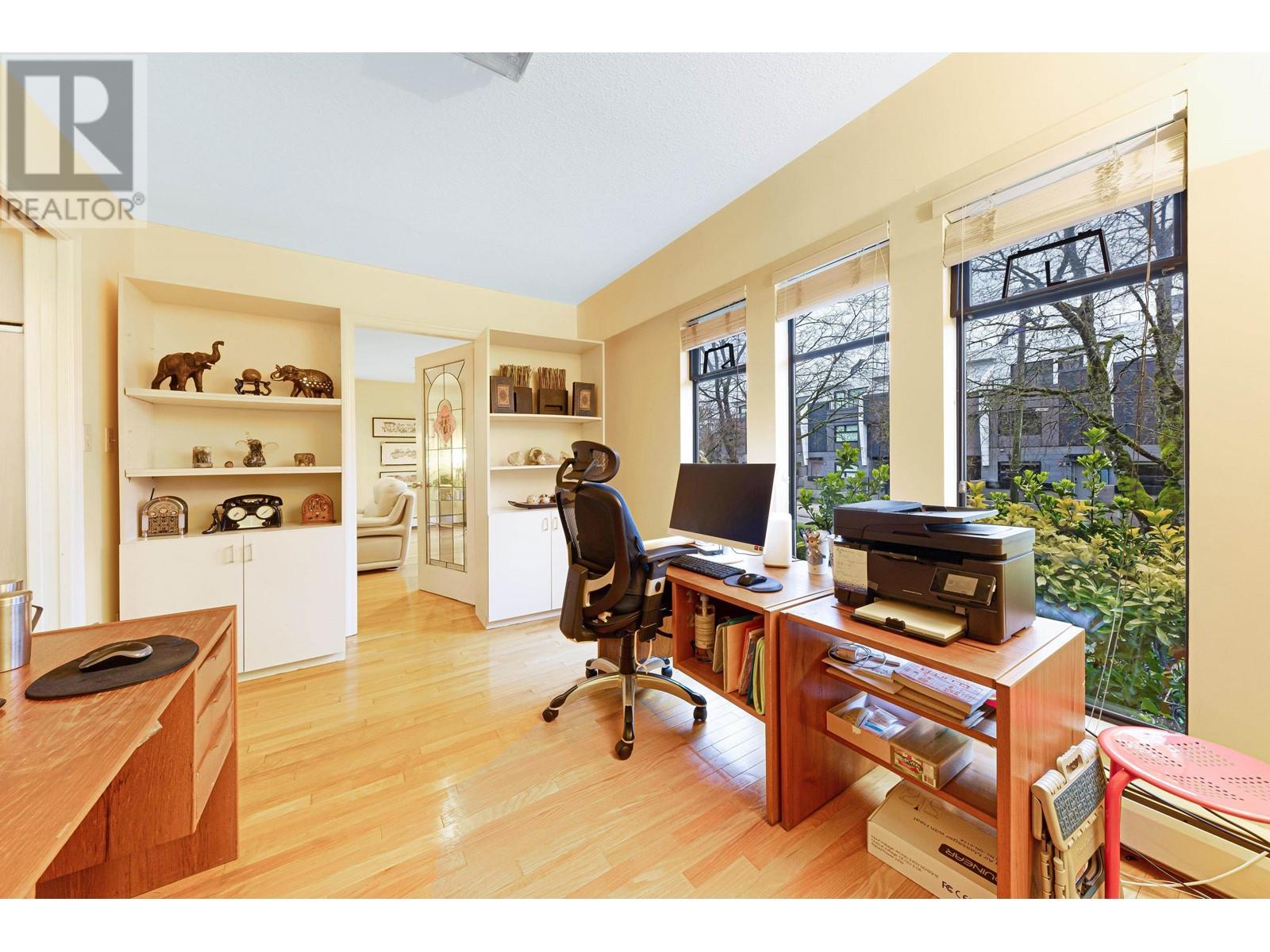 137 W WOODSTOCK AVENUE, Vancouver