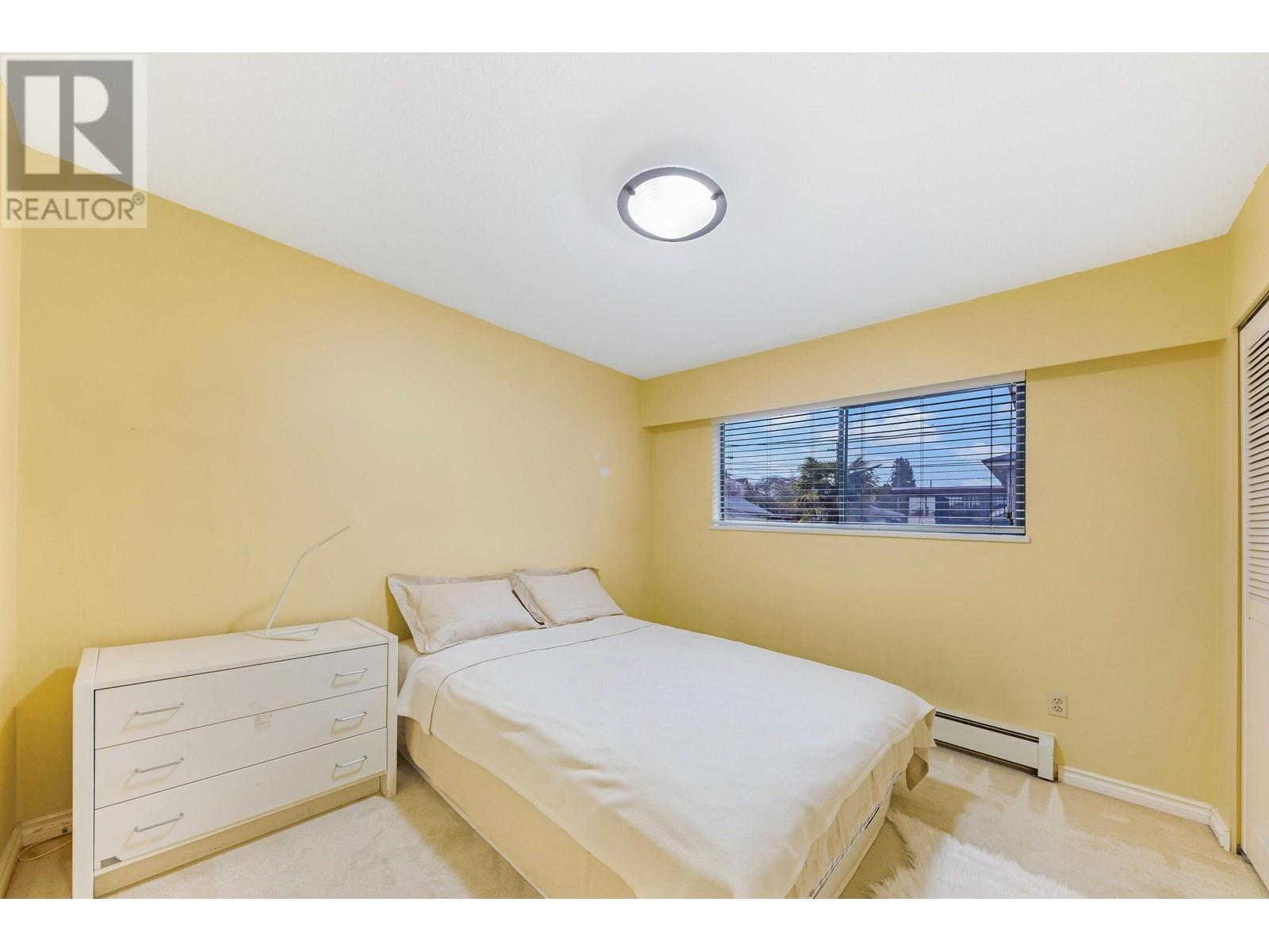 137 W WOODSTOCK AVENUE, Vancouver