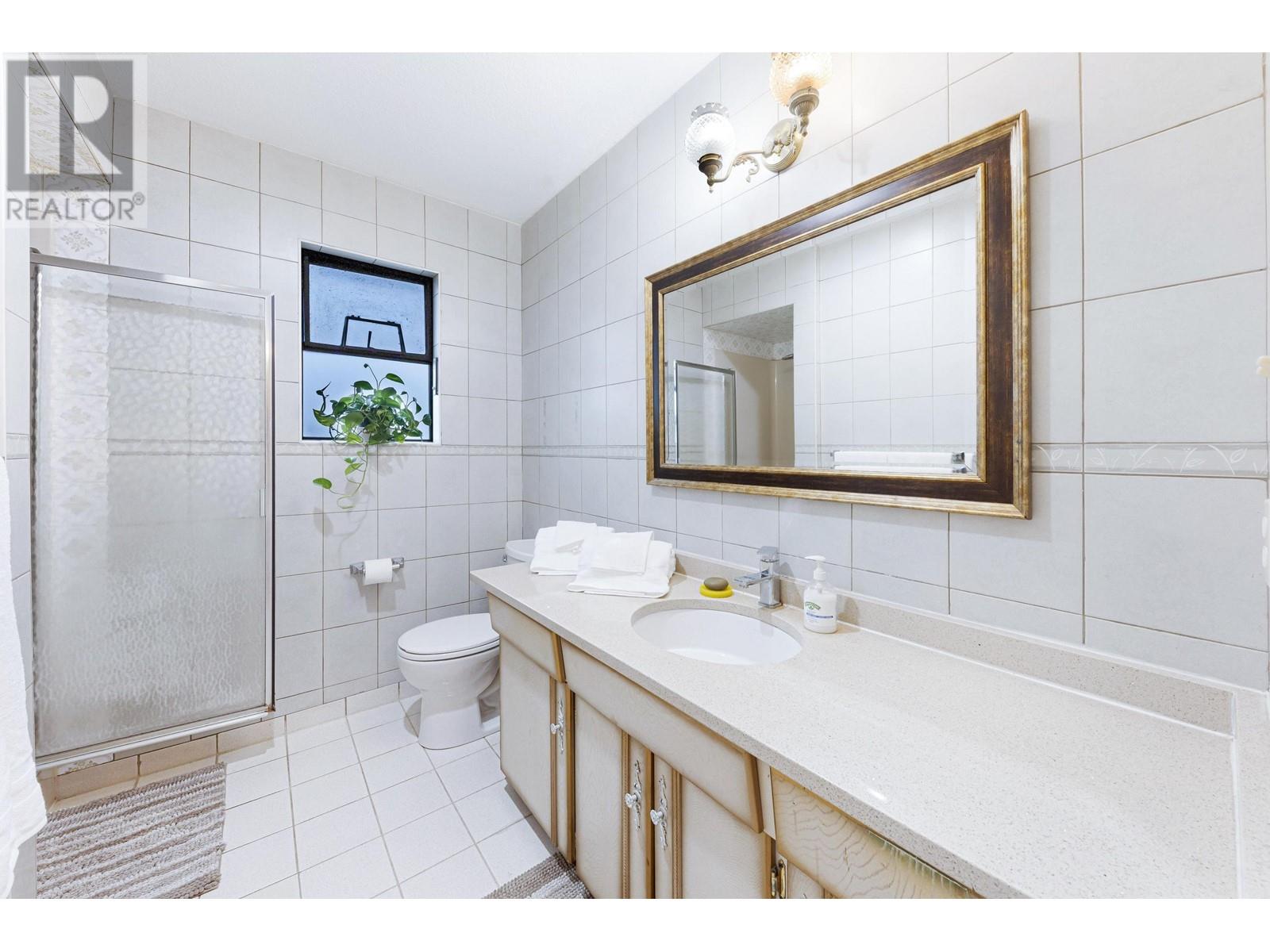 137 W WOODSTOCK AVENUE, Vancouver
