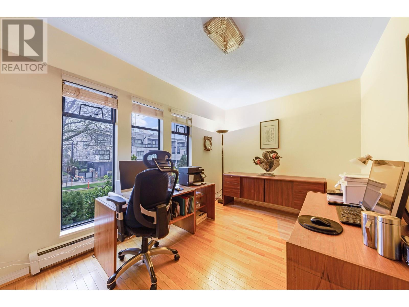 137 W WOODSTOCK AVENUE, Vancouver