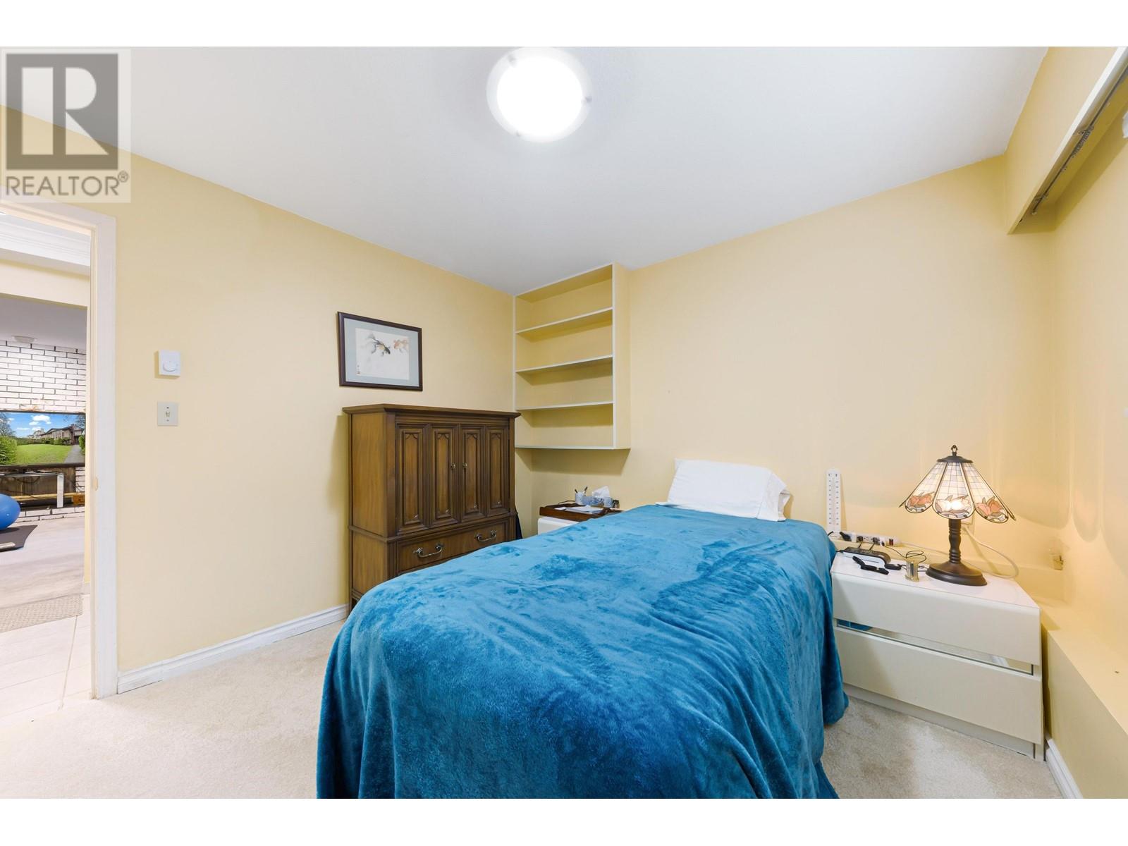 137 W WOODSTOCK AVENUE, Vancouver