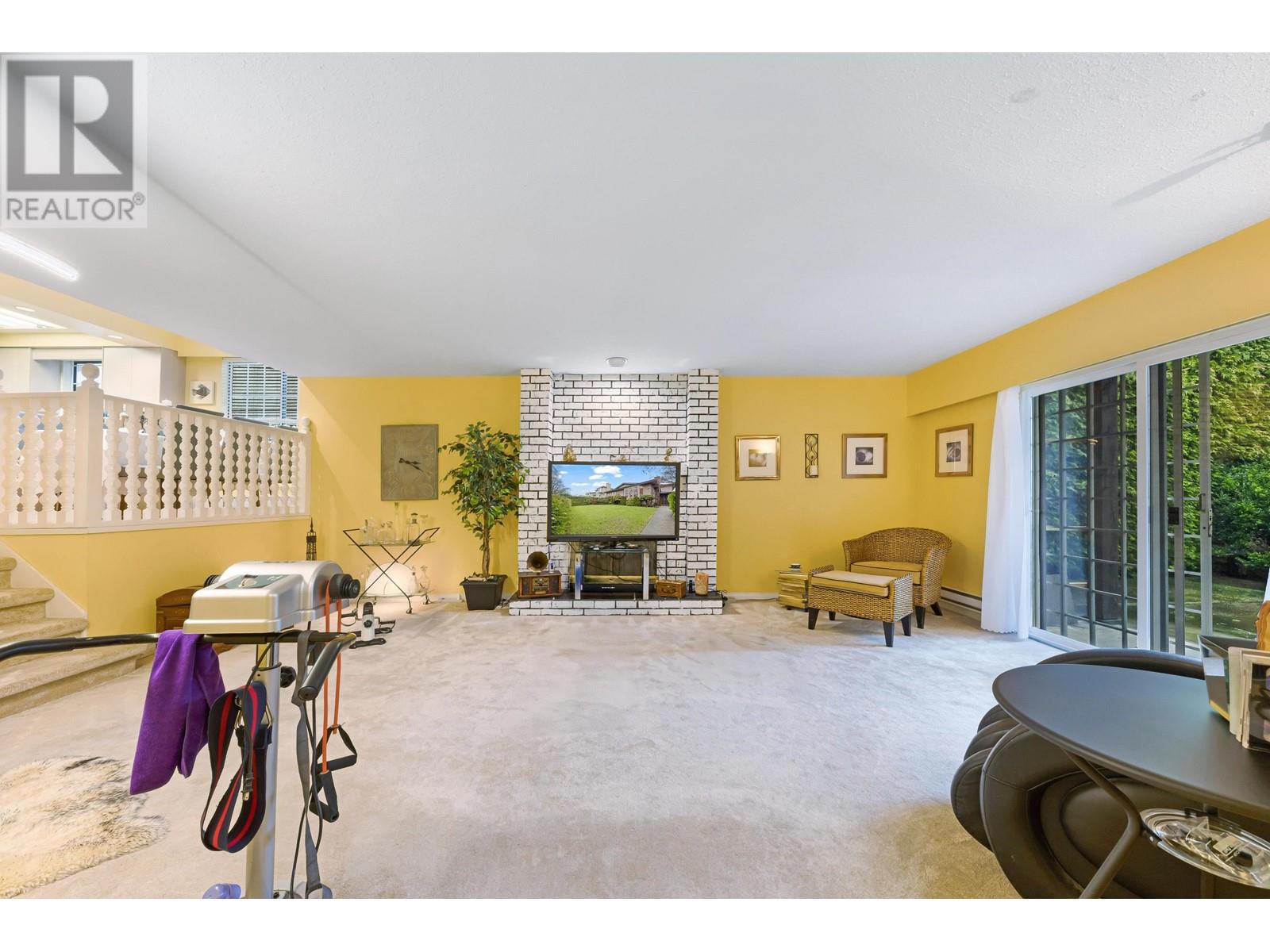 137 W WOODSTOCK AVENUE, Vancouver