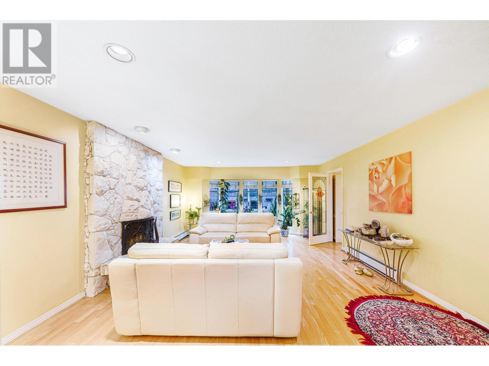 137 W WOODSTOCK AVENUE, Vancouver