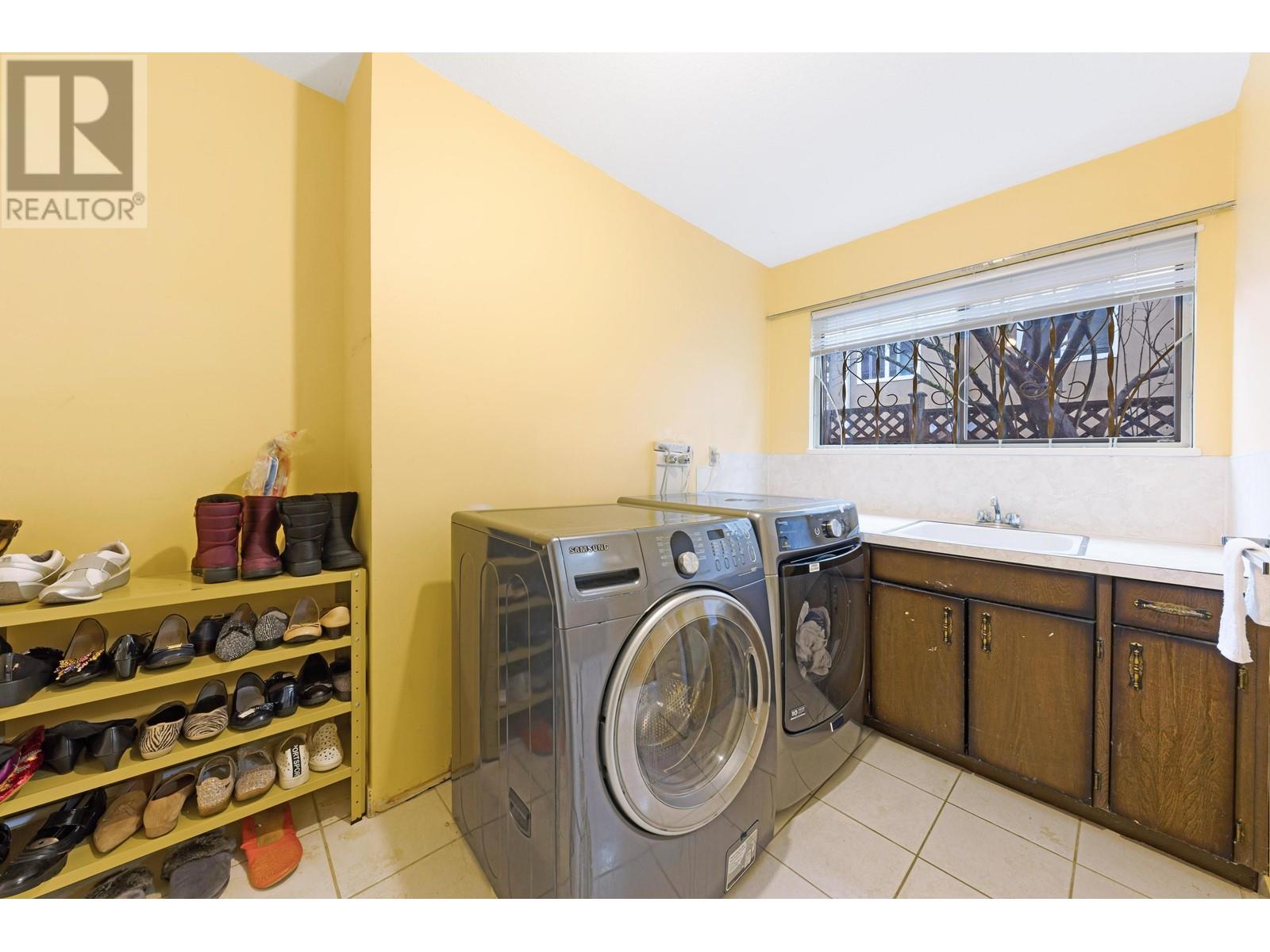 137 W WOODSTOCK AVENUE, Vancouver