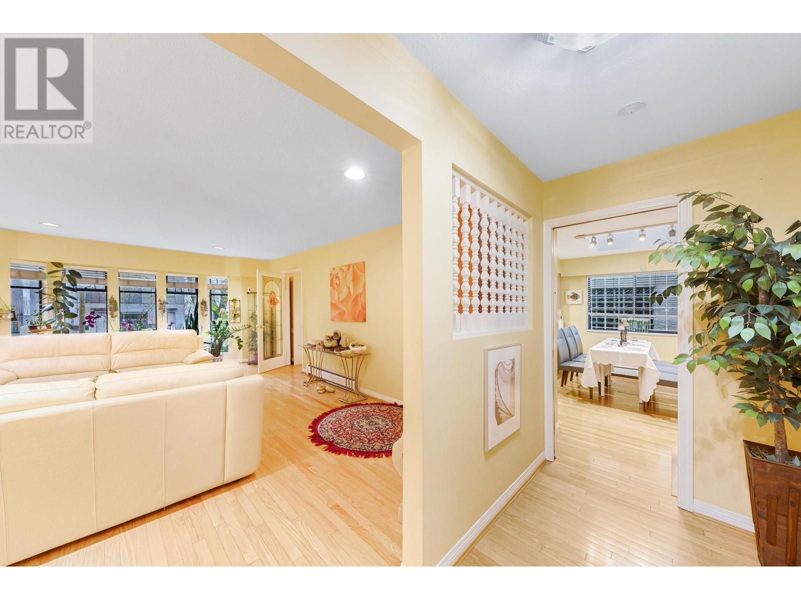 137 W WOODSTOCK AVENUE, Vancouver