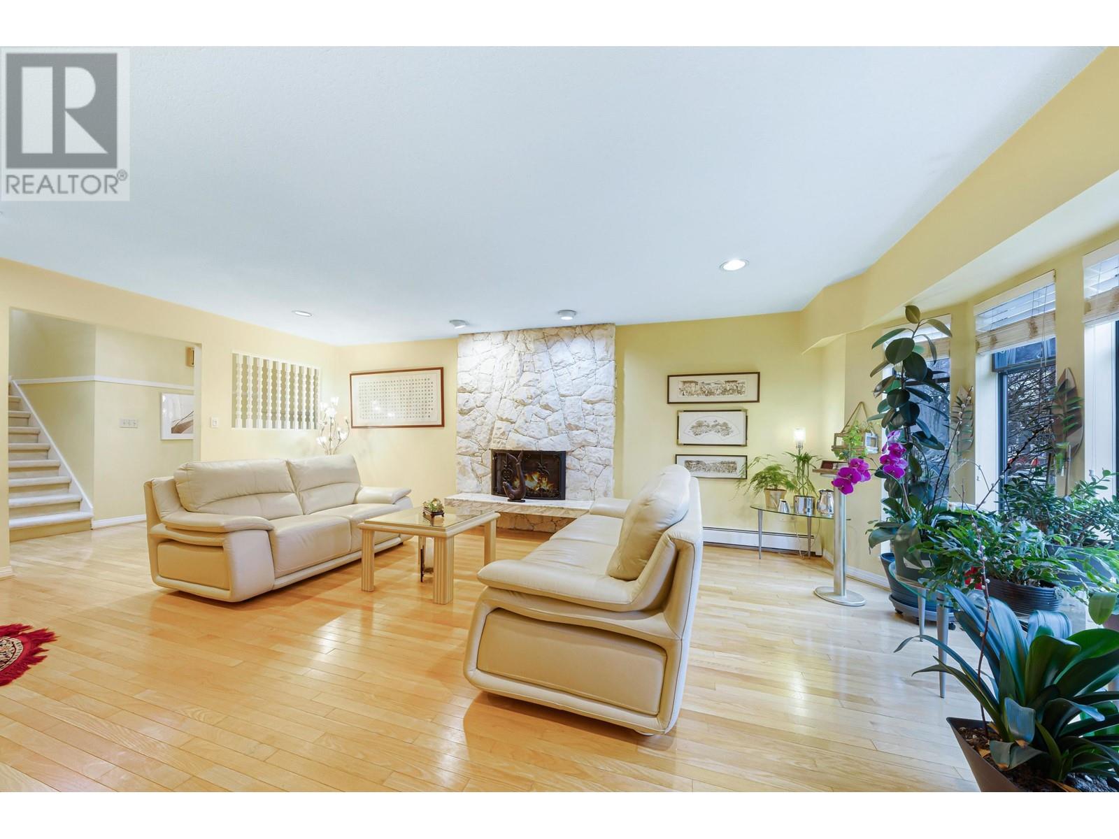 137 W WOODSTOCK AVENUE, Vancouver