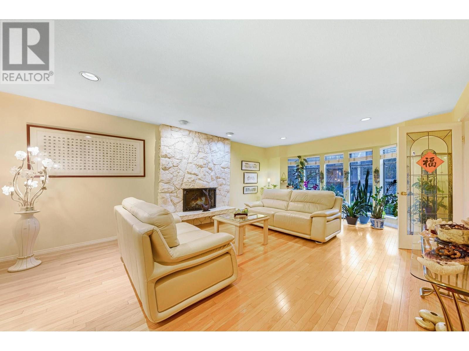 137 W WOODSTOCK AVENUE, Vancouver