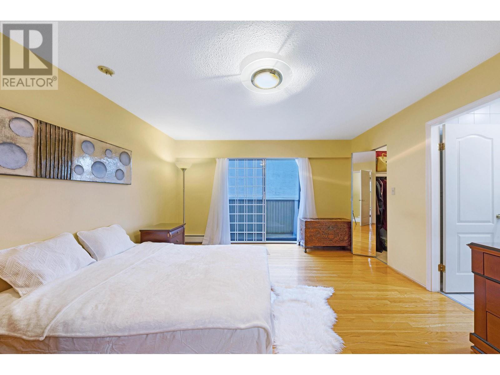 137 W WOODSTOCK AVENUE, Vancouver