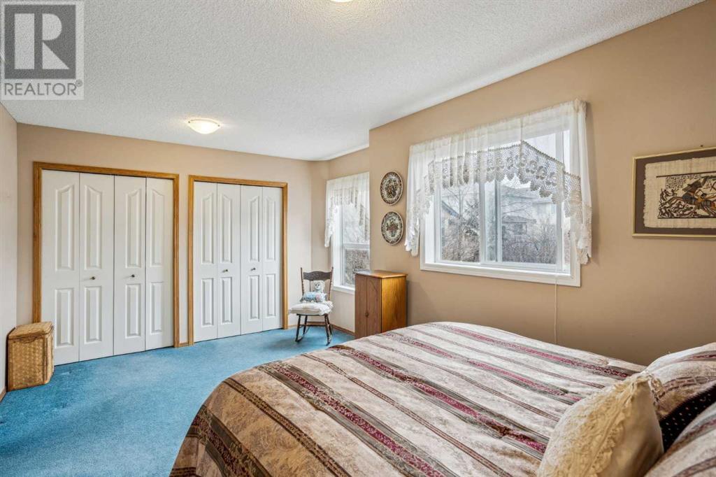 Single Family House for Sale in  Mt Douglas Manor SE McKenzie Lake Calgary 